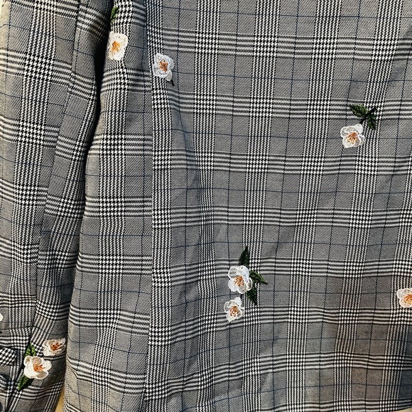 Forever 21 Blk & White Blazer w/ Embroidered Flowers - Picture 8 of 8